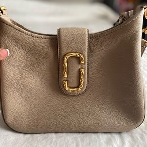MARC JACOBS BEIGE LEATHER GLAM SHOULDER CROSSBODY BAG —— PRE-LOVED